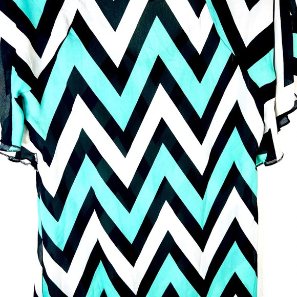 Rue21 Teal White & Black Chevron Stripes Short Sleeve V Neck Size Small Sheer - Picture 11 of 11